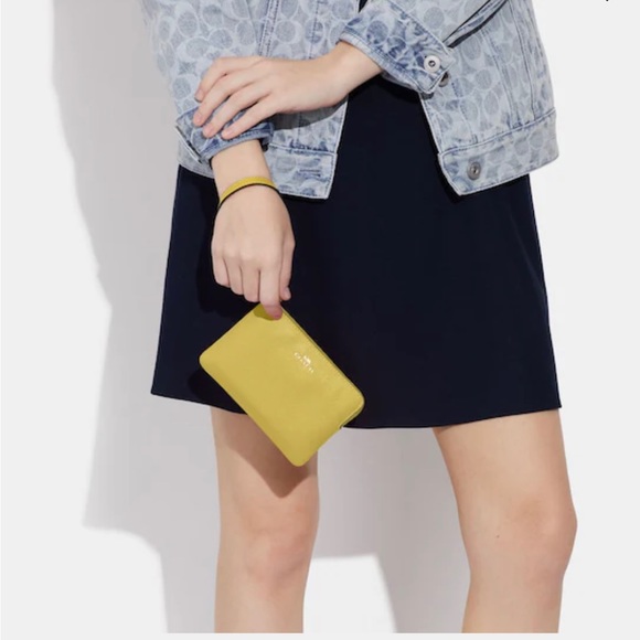 Coach Corner Zip Wristlet - Colour: Chartreuse - Brand New - Picture 3 of 3